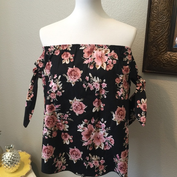 SALE!HOST PICK* Floral off-should blouse blk pink - Picture 2 of 6